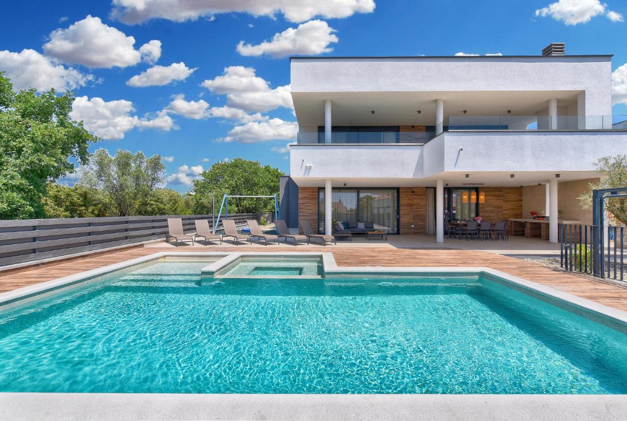 Villa New Tihi Otok Near The *